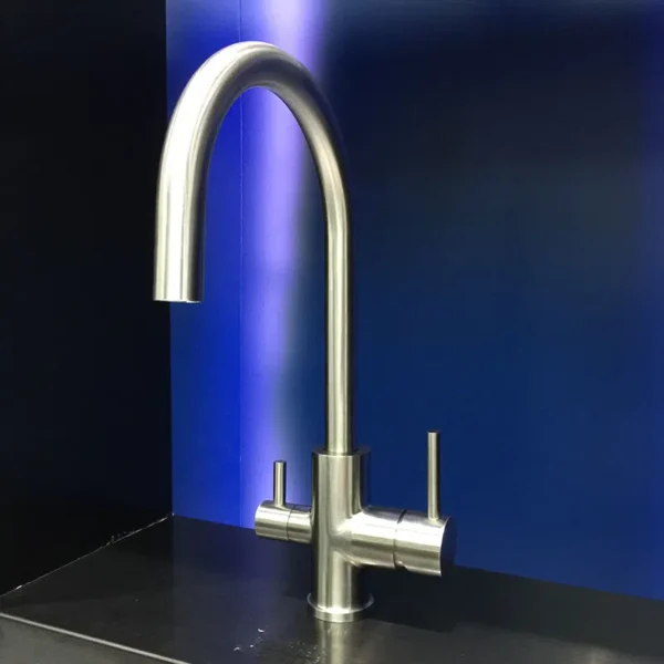 Kitchen sink faucet with water filter